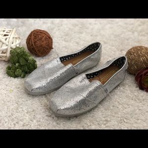 New TOMS classic shoes - Size 5.5 - silver glitter